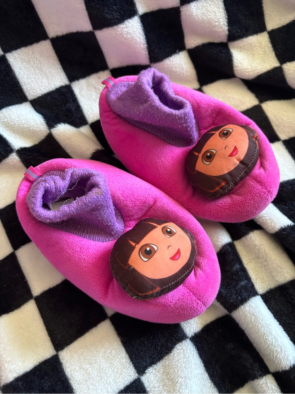 Size 11/12 does slippers (small stain)